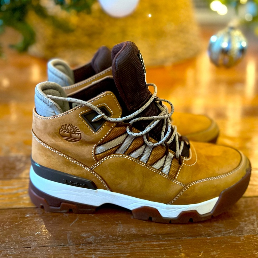 Like new Timberland boots. Super light weight.